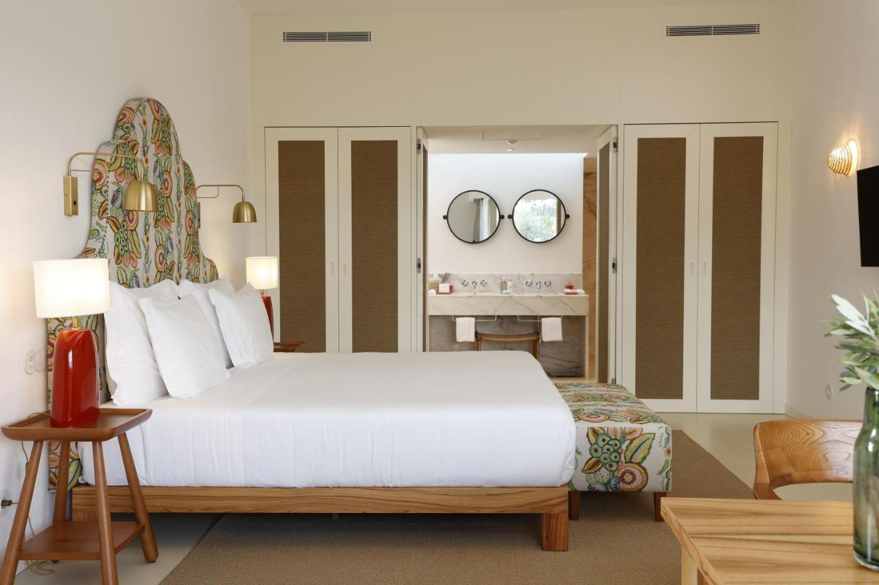 Praia do Canal Nature Resort Aljezur Exterior foto A bedroom at the hotel